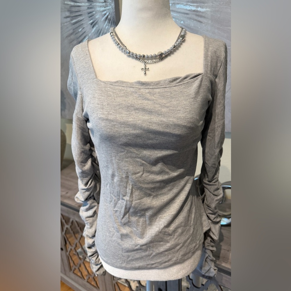 NWT Elodie Light Gray Long Sleeve Top size L
